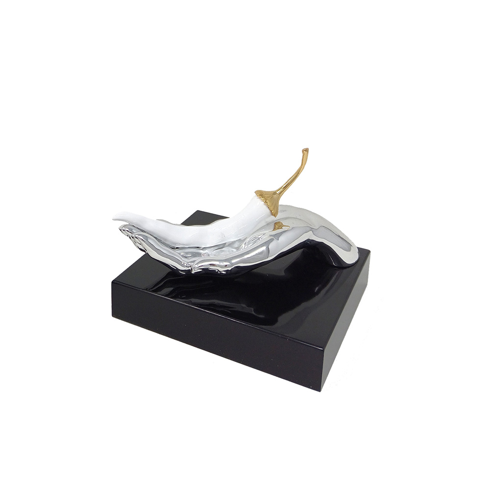 MANO CON PEPERONCINO BIANCO E ORO